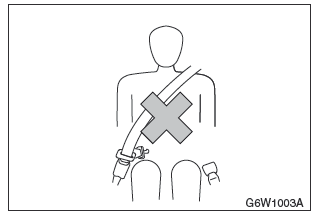 Cinturón de seguridad trasero central 