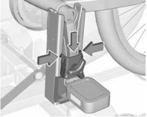 Fijar una bicicleta al portabicicletas trasero