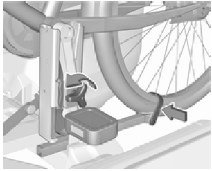 Desmontar una bicicleta del portabicicletas trasero