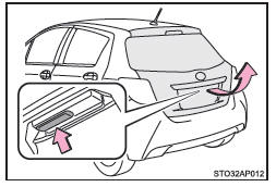 Abertura del portón trasero desde fuera del vehículo (vehículos con sistema de llave inteligente)