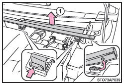 Compartimento del motor: caja de fusibles de tipo C (vehículos con dirección a la derecha)